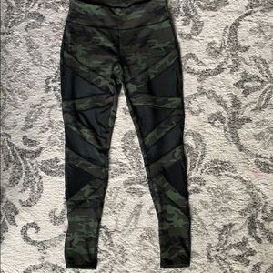 Camouflage leggings w/Mesh & Small Waist Pocket